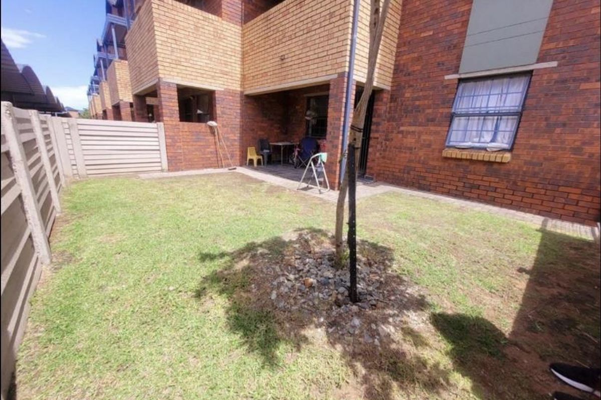 Beautiful ground floor unit up for sale - Photo 4