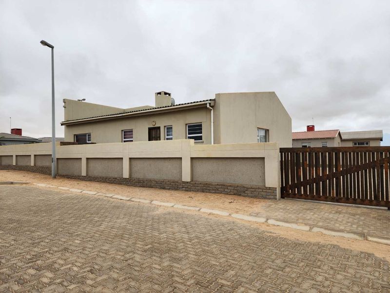 Corner property with a northwestern view. - Photo 8