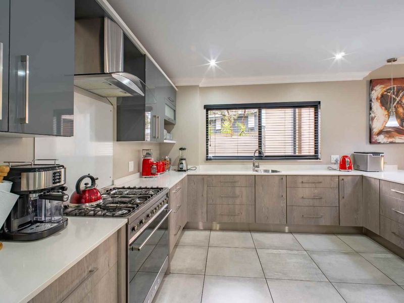 Family Home for Sale in Midstream Ridge Estate - Photo 3