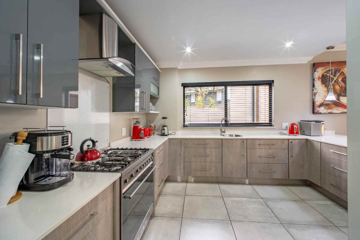 Family Home for Sale in Midstream Ridge Estate - Photo 3