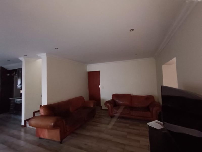 Well maintained house - Photo 9