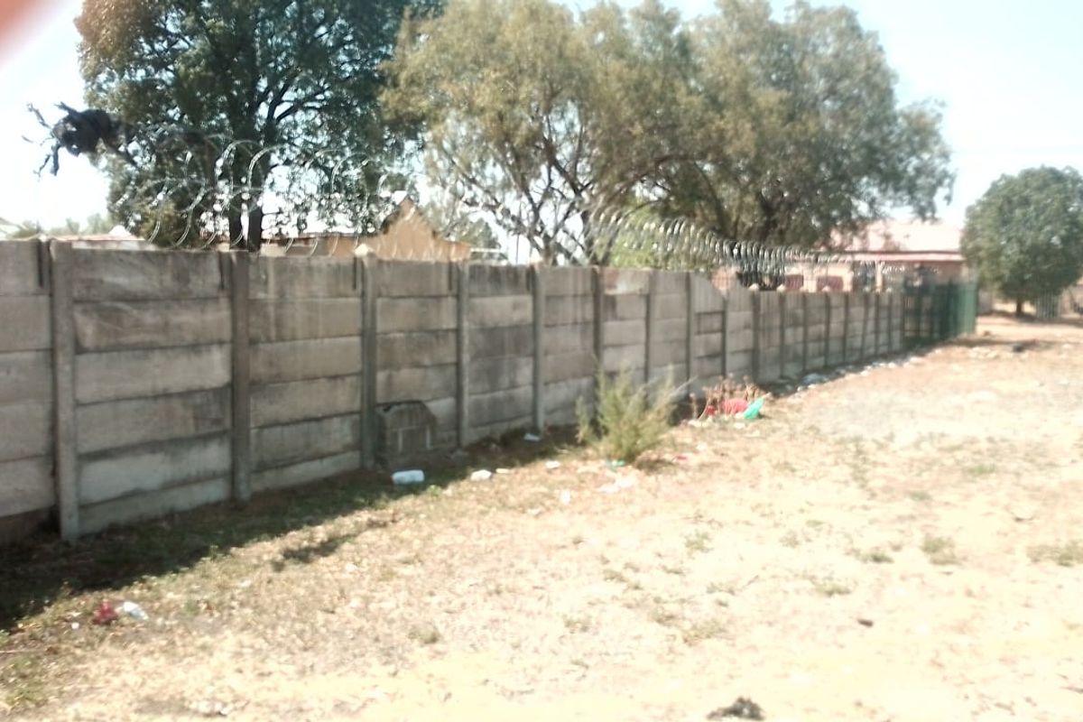 VACANT LAND FOR SALE.LARGE SECOND VACANT LAND NEXT TO THIS ONE ALSO FOR SALE - Photo 2