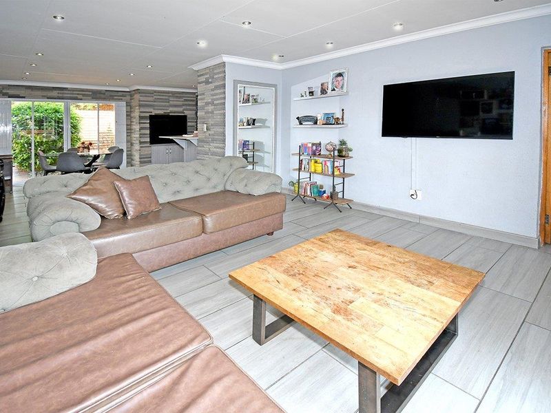 SECURE CLUSTER NEAR SCHOOLS!!! - Photo 4