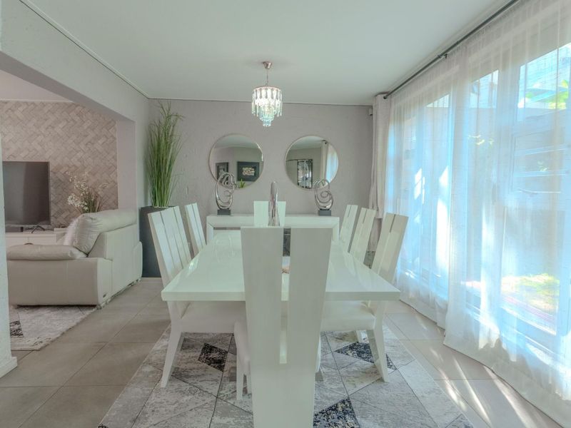 Modern, 3 Bedroom, 2.5 Bath, Staff Accomodation - Photo 7