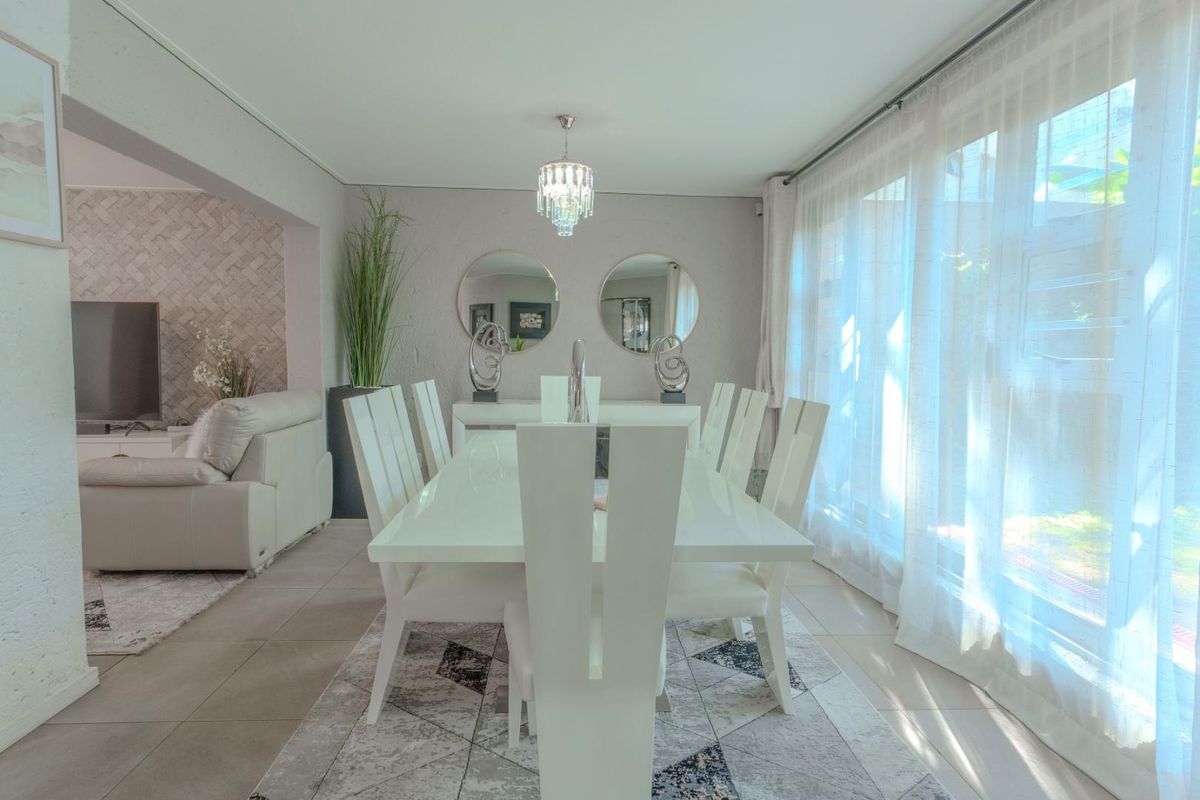 Modern, 3 Bedroom, 2.5 Bath, Staff Accomodation - Photo 3