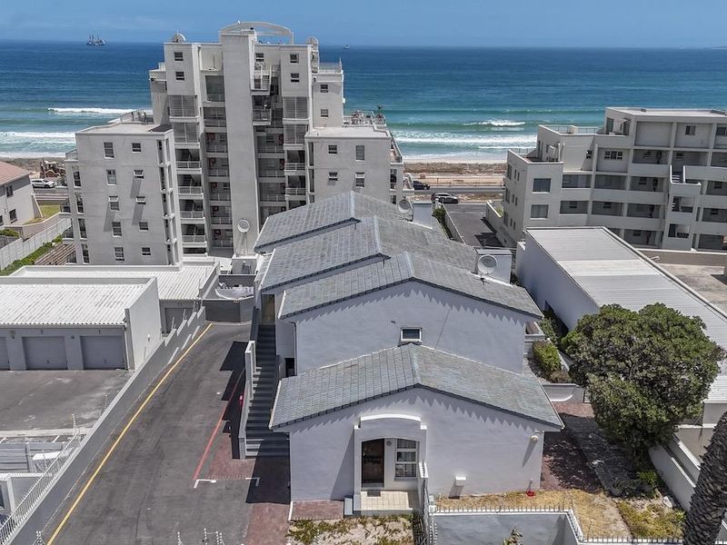 Luxury 2-Bedroom 1st Floor Apartment with Passage Sea Views - Photo 4