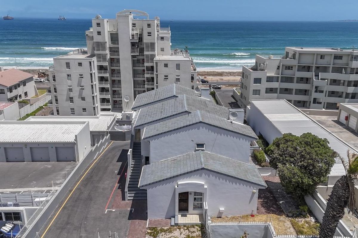 Luxury 2-Bedroom 1st Floor Apartment with Passage Sea Views - Photo 4