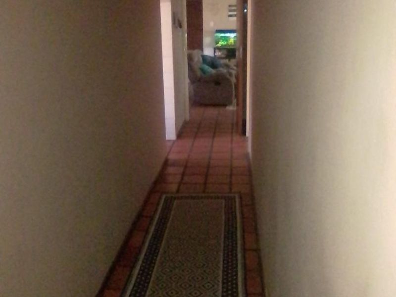 BIG SPACIOUS 4 BEDROOM HOUSE WITH POOL TO RENT IN MAGALIESKRUIN - Photo 8