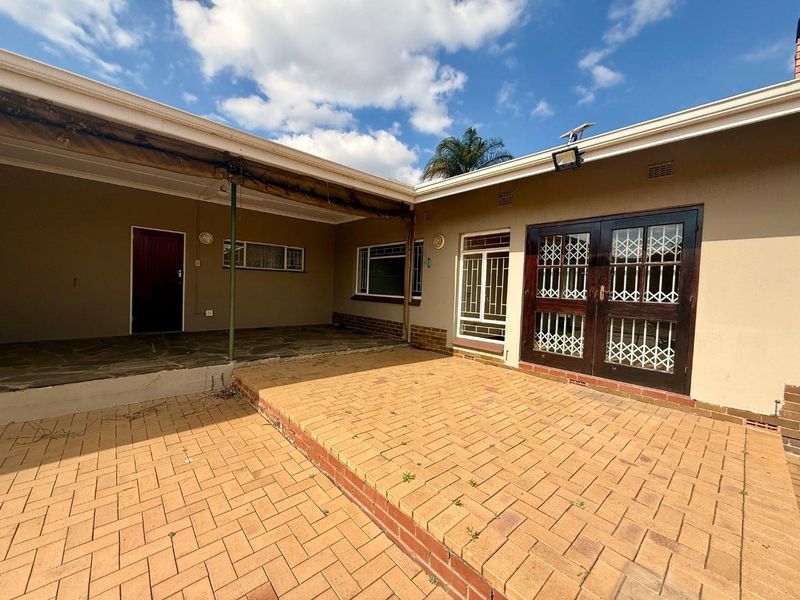 5 bedroom house for rental in vryheid - Photo 3