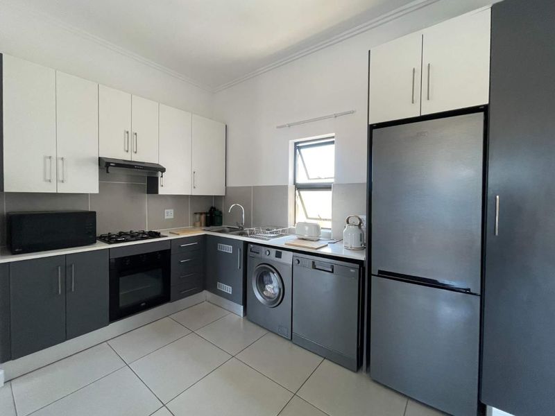Top Floor 2 Bedroom apartment in Ballito Central - Photo 7