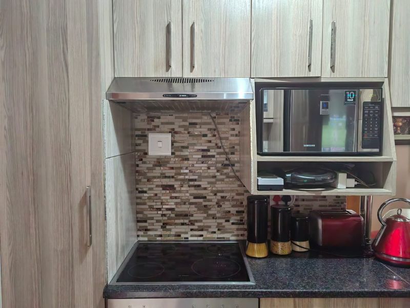 Clayville-Neat Property for R 860 000 - Photo 9
