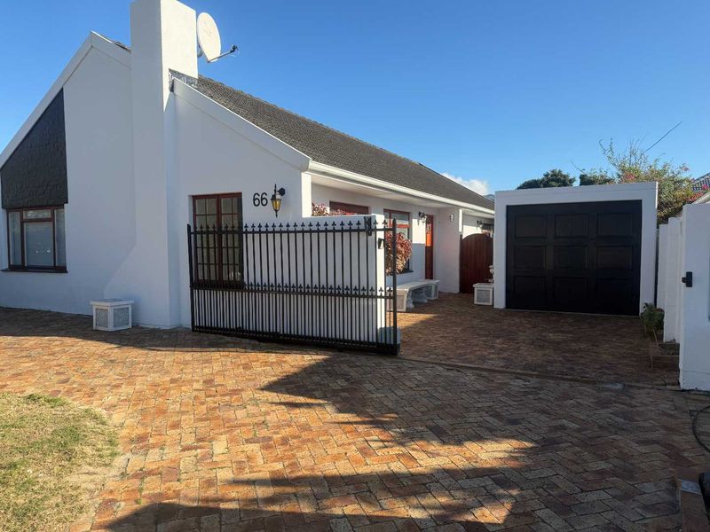 Family Home in Fish Hoek - Photo 3