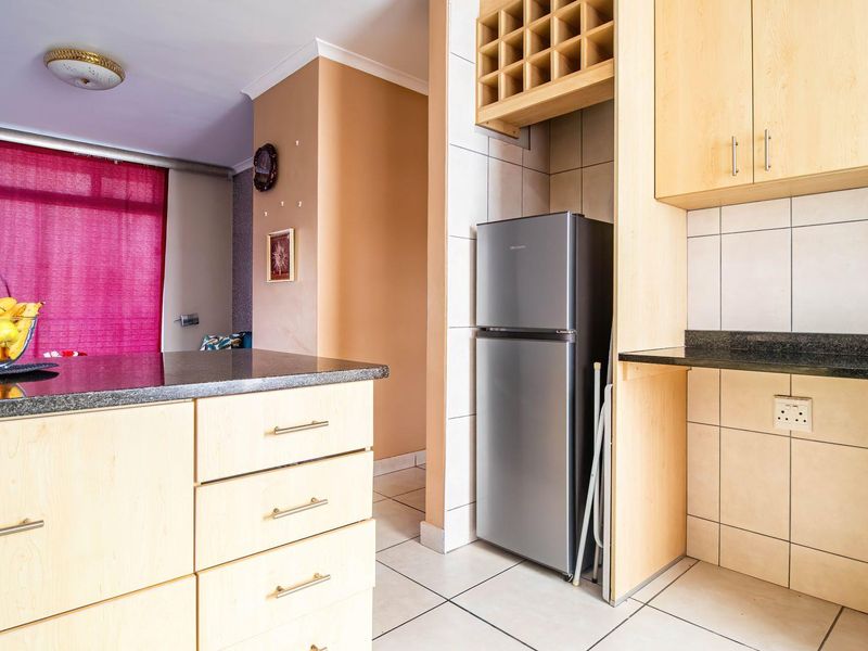 Seaside Escape – Comfort with Coastal Charm and Lifestyle Perks - Photo 4