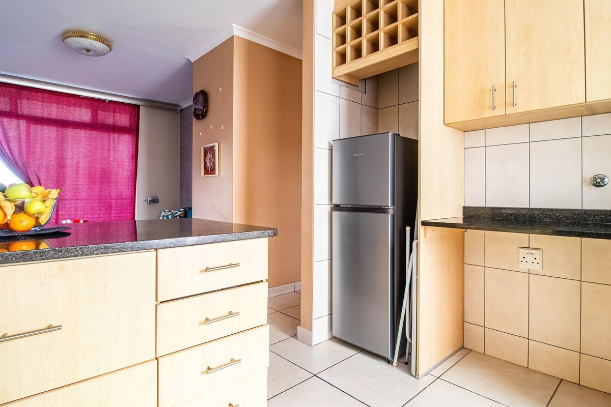 Seaside Escape – Comfort with Coastal Charm and Lifestyle Perks - Photo 4