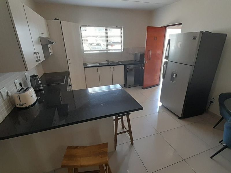 Stunning ground floor townhouse in pomona - Photo 10