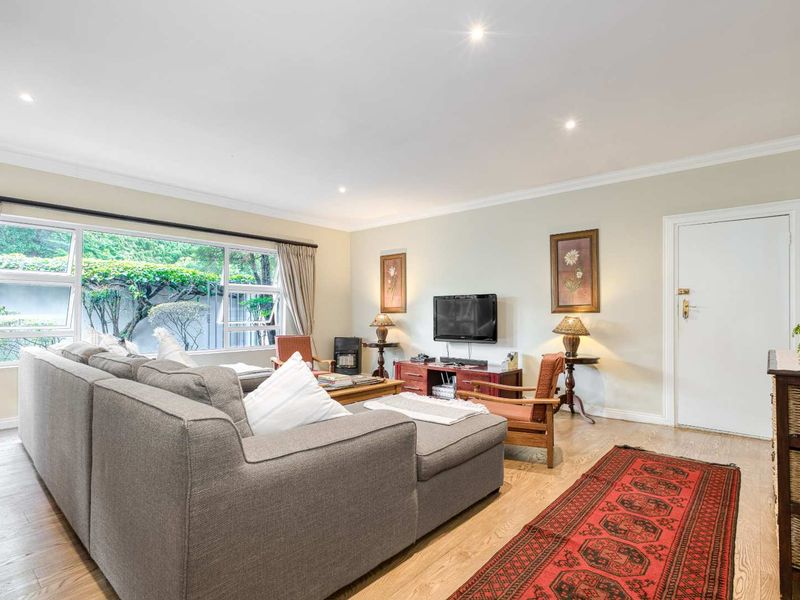 4 EN-SUITE BEDROOM HOME IN FOURWAYS GARDENS RESIDENTIAL ESTATE - Photo 8