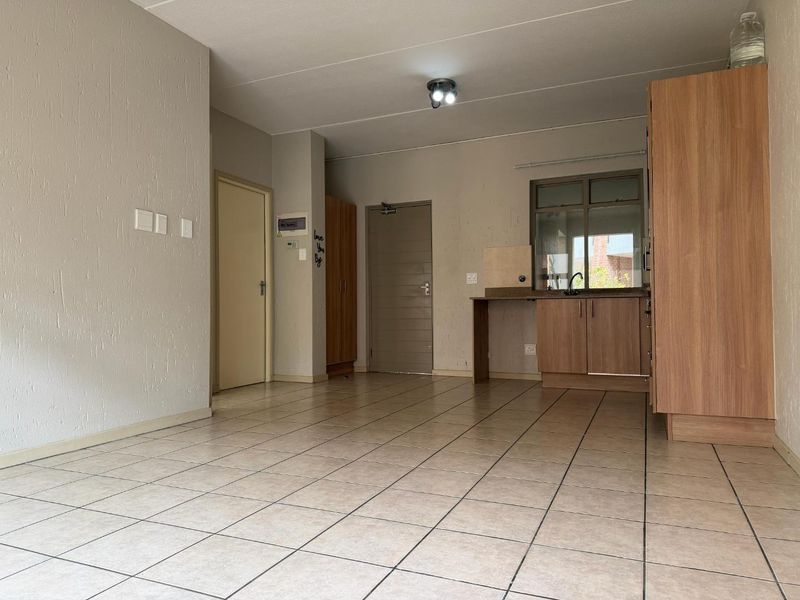 Sunny One Bed Garden Apartment - Photo 3