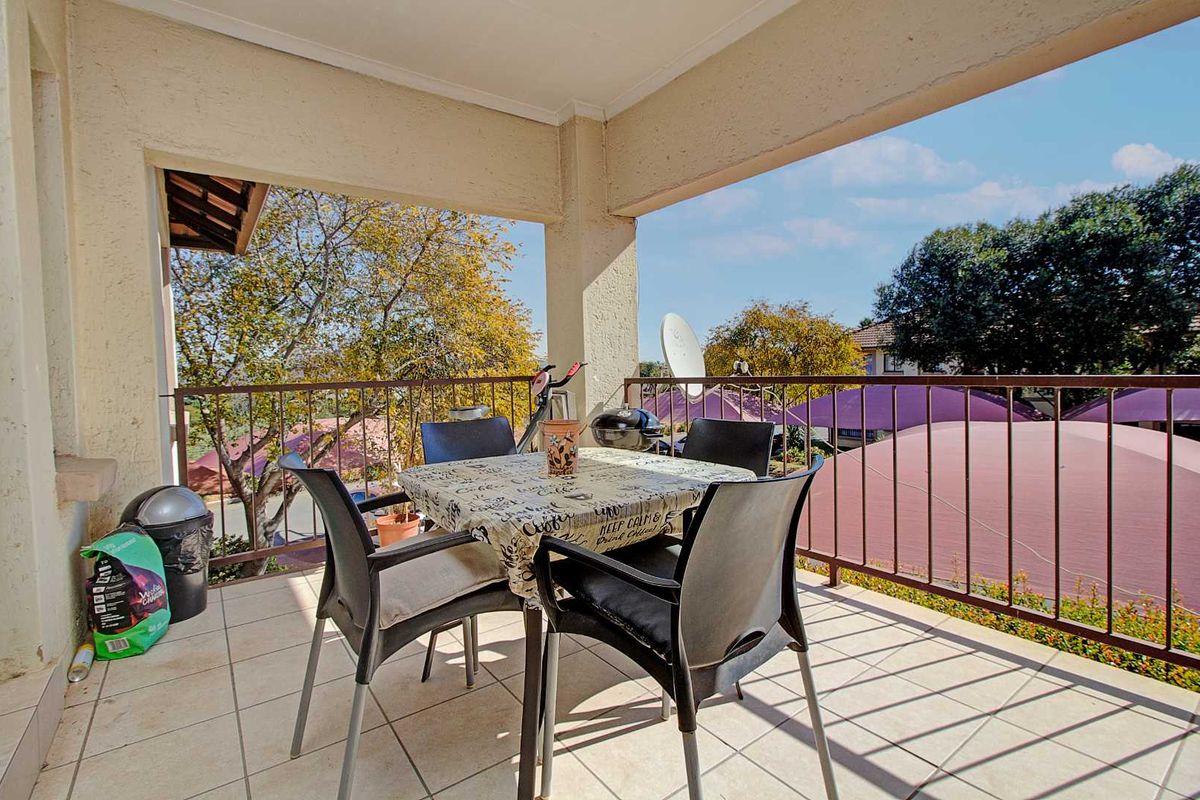 Experience Modern Living in Wilgeheuwel, Roodepoort - Photo 2