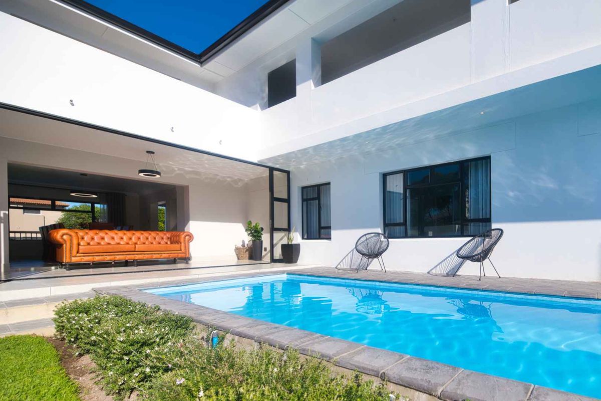 Fully Operational Luxury Guesthouse Steps from Hermanus Cliff Path - Photo 5