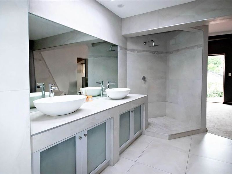 FURNISHED SPACIOUS HOME - Photo 10