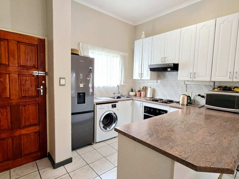 Secure 2-Bedroom Unit in the Heart of Garsfontein - Photo 8