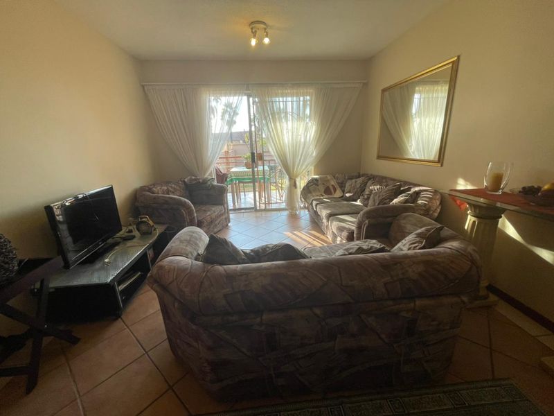 Investor Opportunity – 2 Bedroom Ground Floor Unit in Secure Estate - Photo 10