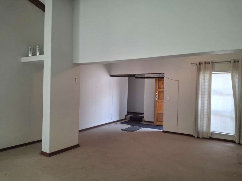 A BEAUTIFUL TWO BEDROOM SIMPLEX - Photo 7