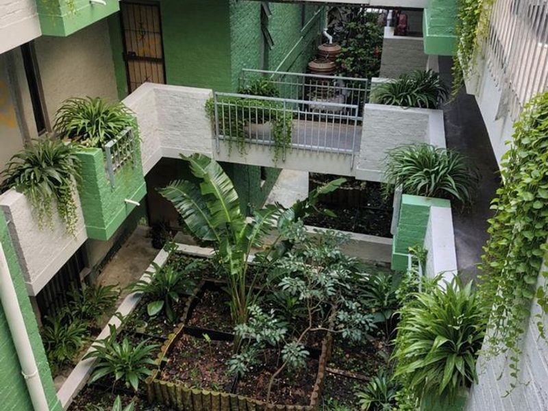 Stylish 2-Bedroom Apartment with Modern Upgrades & Lifestyle Amenities - Photo 8