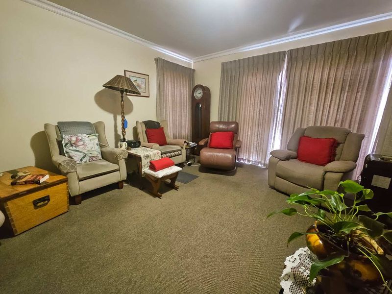 Retirement Lifestyle Living – 2 Bedroom Townhouse in Sought-After Langenhovenpark - Photo 8