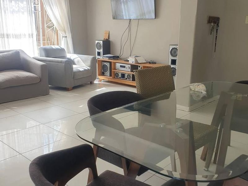 FREESTANDING HOUSE FOR SALE WINDHOEK WEST - Photo 1