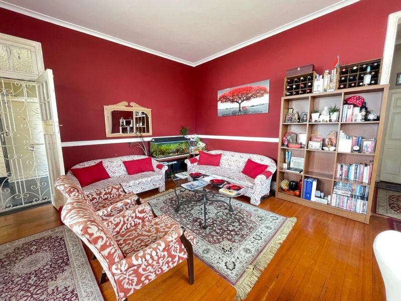 1.5 Bedroom Apartment with Open-Plan Living and Automated Garage - Photo 4