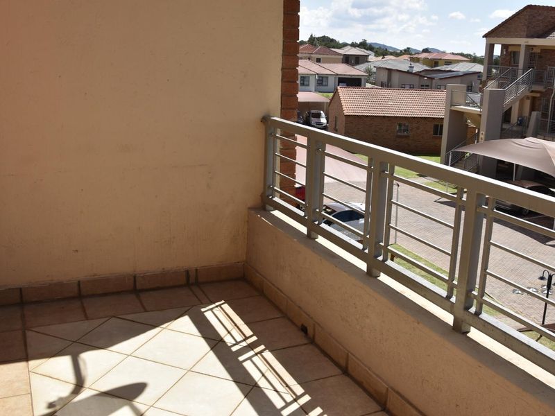 One bedroom apartment with balcony - Photo 2