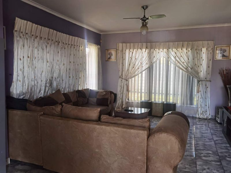 Large family home for sale in Modder east, benoni - Photo 10