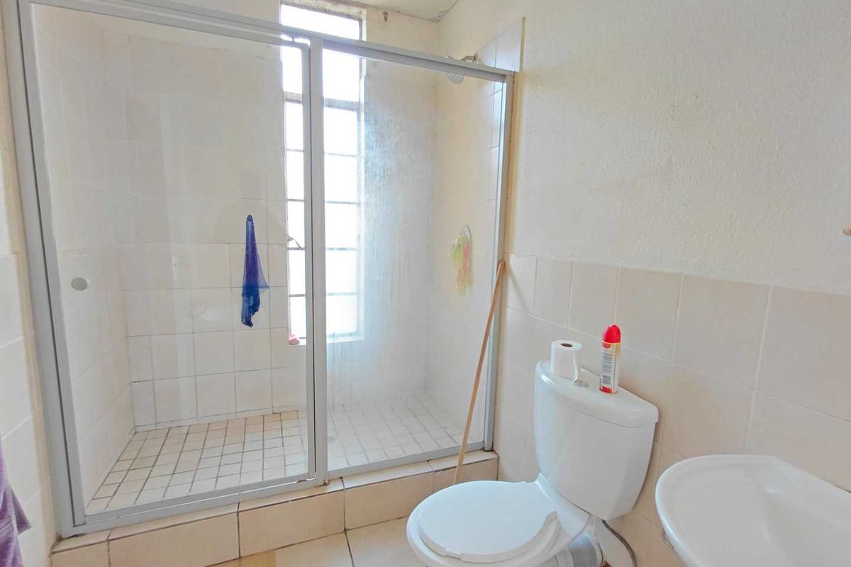 2 Bedroom Apartment, ground floor in Eagle Breeze Complex, Laser Park - Photo 5