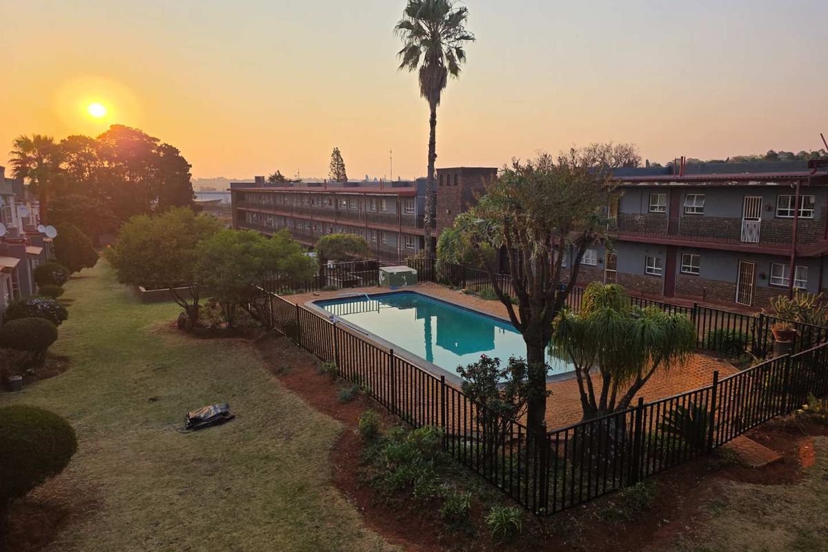 TOP FLOOR APARTMENT - Photo 4