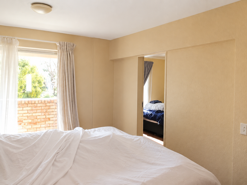 Spacious 2-Bedroom Apartment for Sale in Wilro Park, Roodepoort - Photo 9