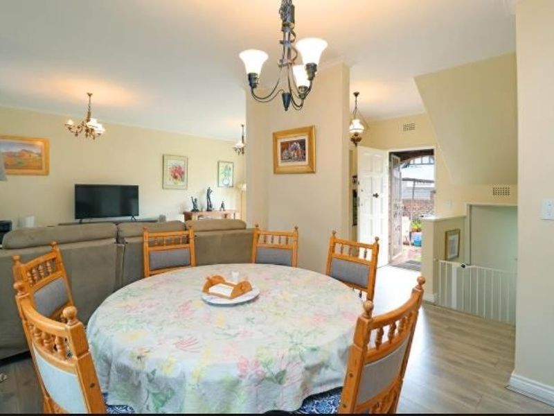 2 Bedroom Duplex Townhouse in beautiful complex - Photo 8