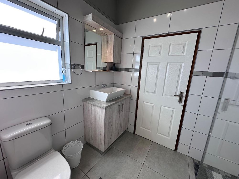 Main Flat, 2 ensuite bedrooms, open plan kitchen with lounge and inside barbecue and balcony.