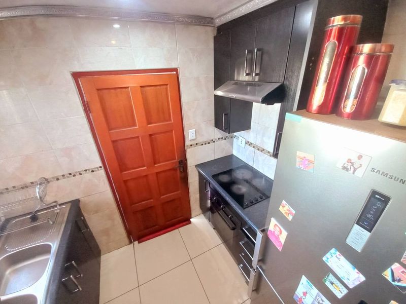 Three bedrooms house for sale in Elandspoort - Photo 9