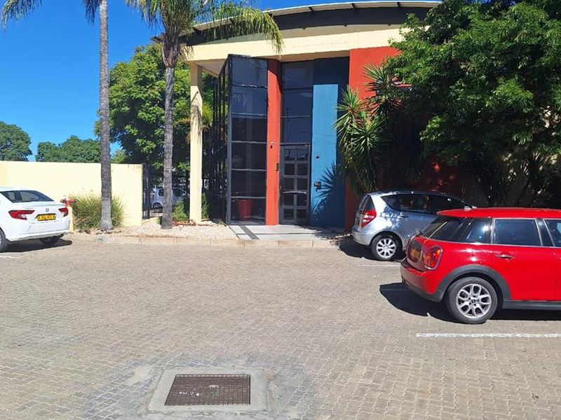 Office and Warehouse in best location Windhoek Central - Photo 3