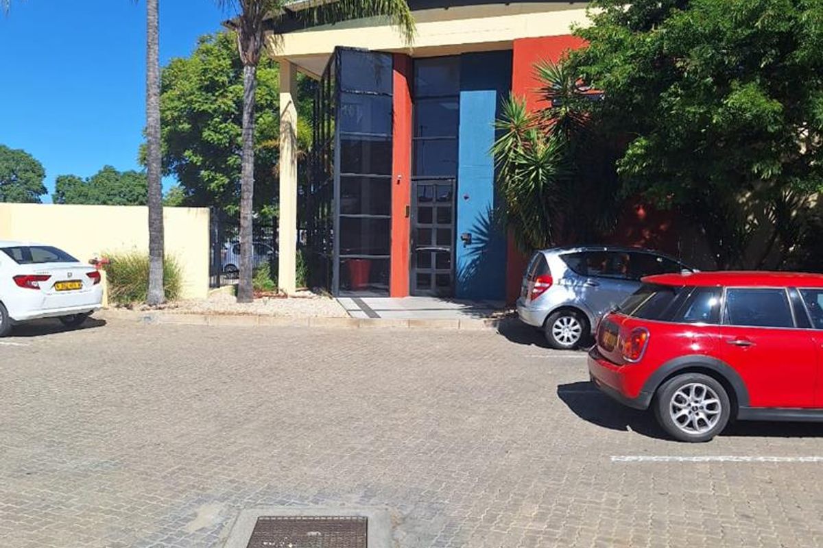 Office and Warehouse in best location Windhoek Central - Photo 3