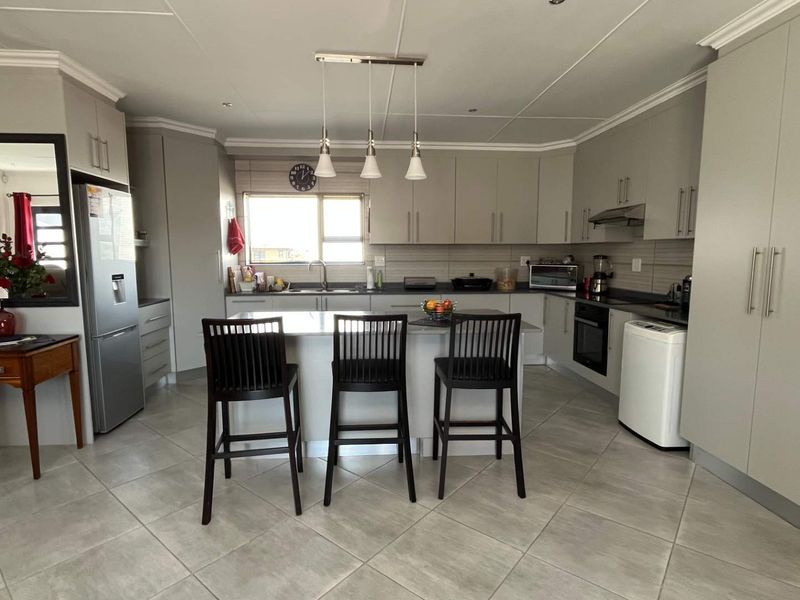 Retreat to Relaxation: Scenic Views & Spacious Living! - Photo 7