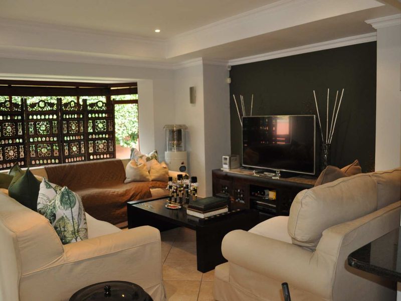 UPMARKET HOME FOR SALE IN SECURITY COMPLEX IN FAERIE GLEN - Photo 7