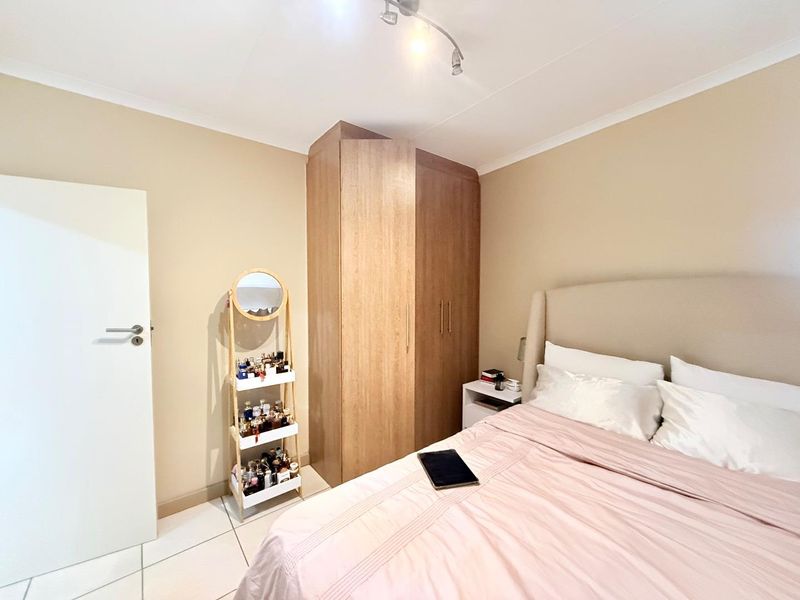 CORNER UPPER FLOOR UNIT OF ONLY 8 UNITS IN THR COMPLEX - Photo 8