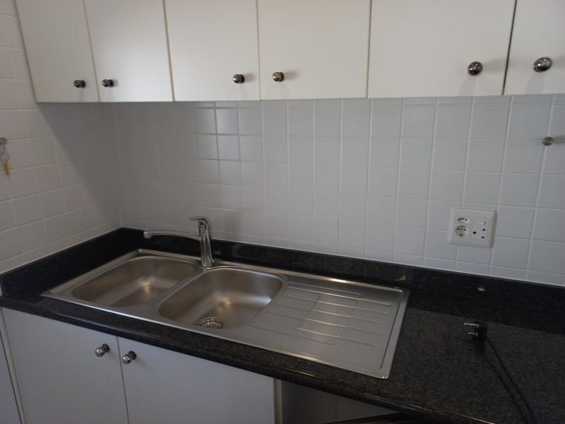 4 Bedroom 2 bathroom secure townhouse on one level - Photo 4