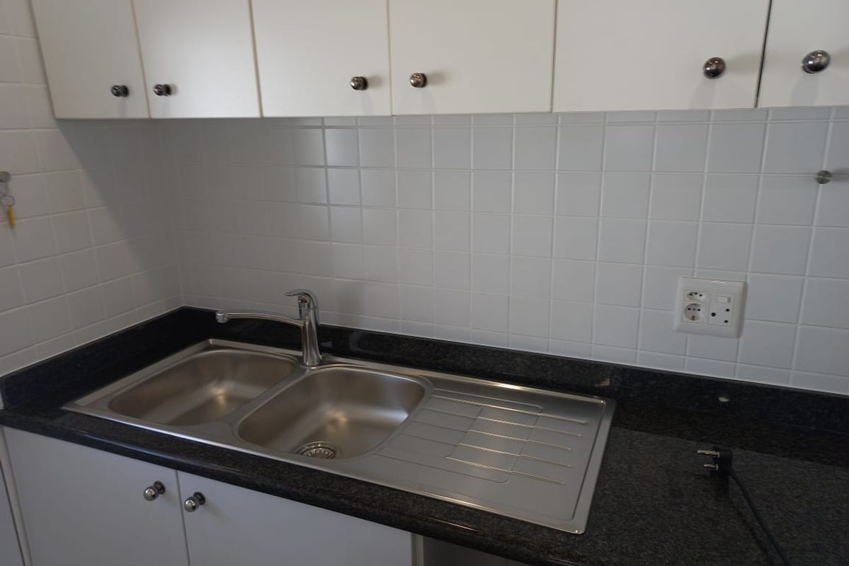 4 Bedroom 2 bathroom secure townhouse on one level - Photo 4