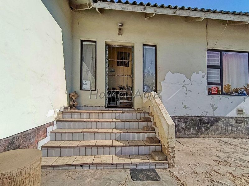 Central, Walvis Bay:  3 Bedroom home in EXCELLENT POSITION is for Sale - Photo 4