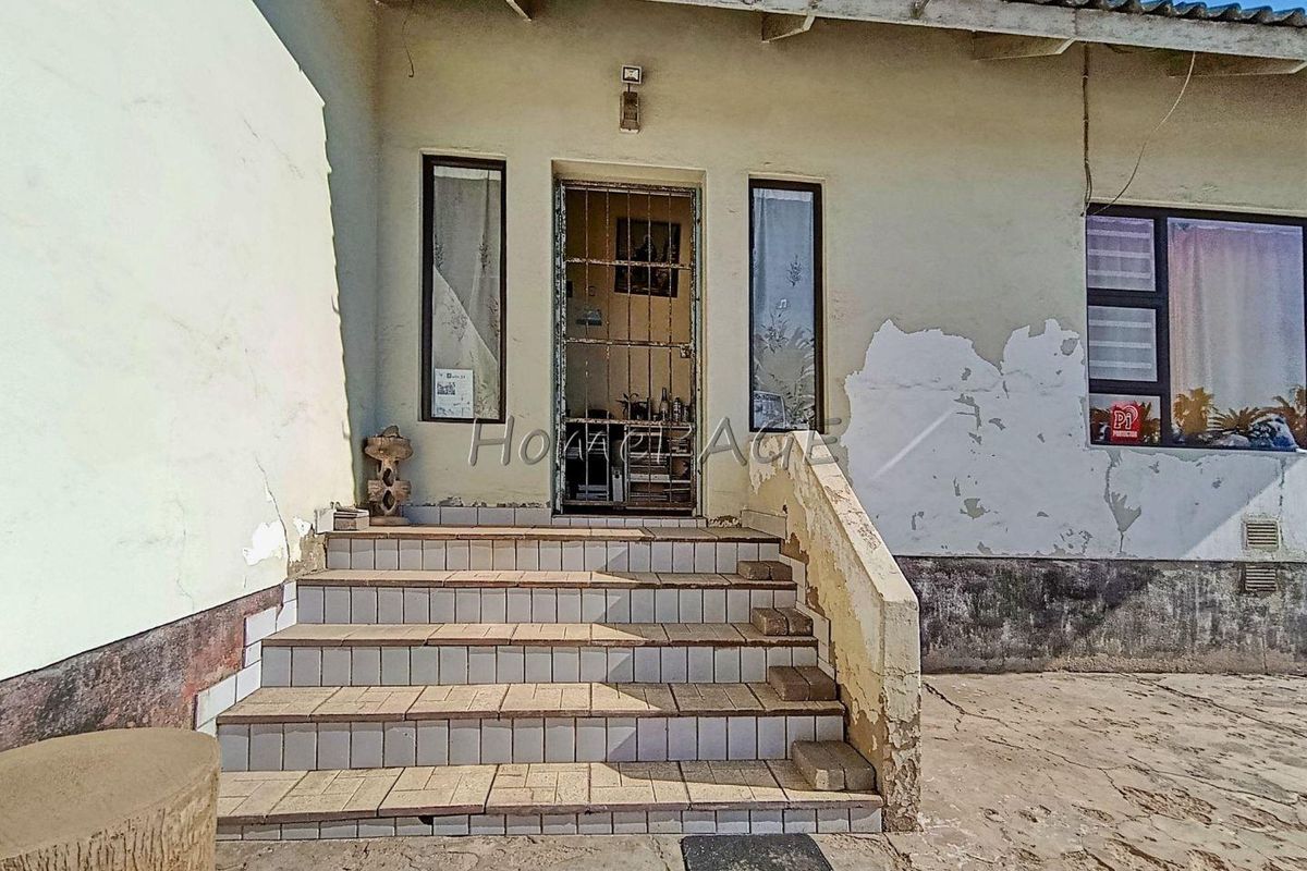 Central, Walvis Bay:  3 Bedroom home in EXCELLENT POSITION is for Sale - Photo 4