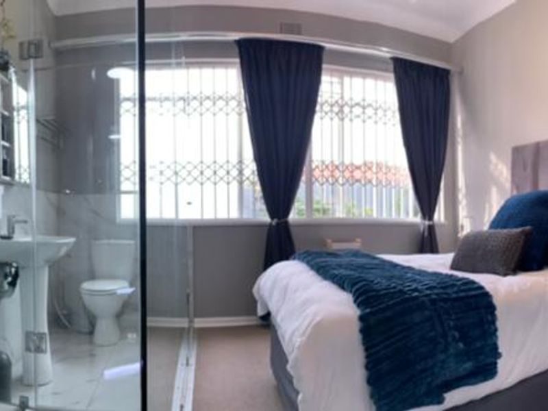 Fully furnished 1 Bedroom Cottage To  Let - Close to Melrose Arch - Photo 9