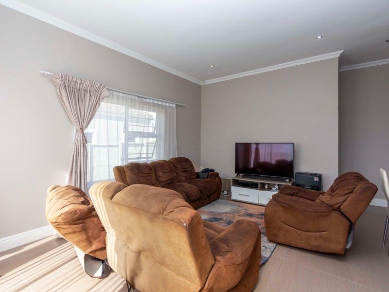 Secure 3 bedroom unit for sale in The Ridge, Parsonsvlei - Photo 8